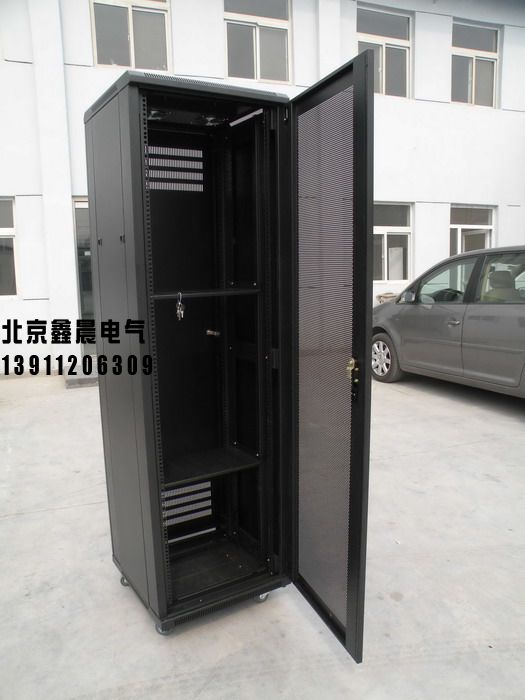 XC-4A九折型材仿威圖服務(wù)器機柜。4.jpg