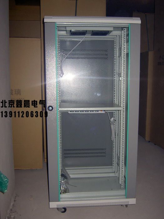 XC-1網(wǎng)絡(luò)服務(wù)器機(jī)柜。3.jpg